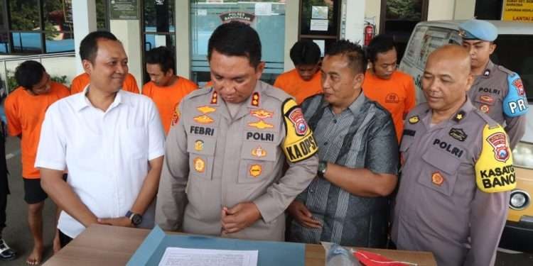 Kapolres Bangkalan AKBP Febri Isman Jaya saat jumpa pers di Polres Bangkalan pada Senin 26 Februari 2024. (Foto: dok. polres bangkalan)