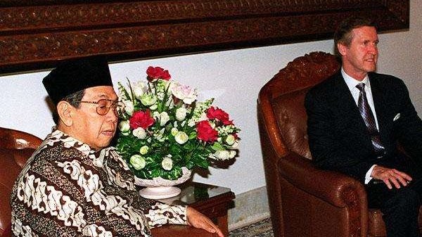 Gus Dur selalu membawa kisah lucu dalam berdiplomasi. (Foto: dok/ngopibareng.id)