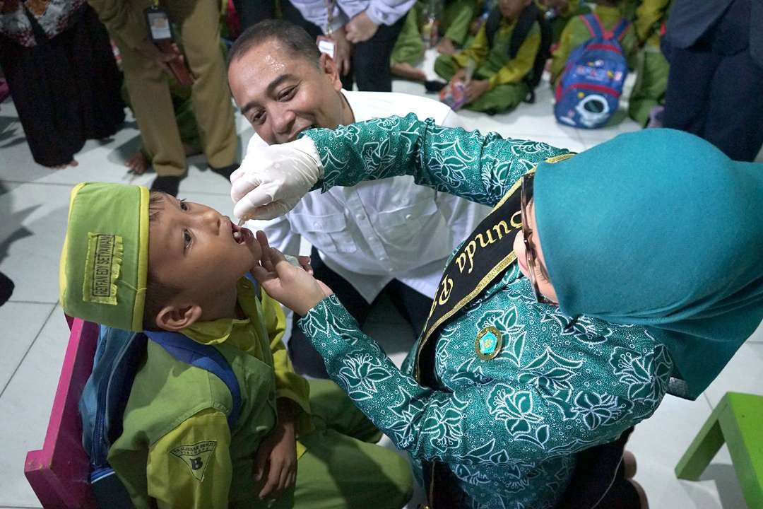 Pemberian Sub PIN Polio putaran kedua yang melewati target dari putaran pertama. (Foto: Pita Sari/Ngopibareng.id)