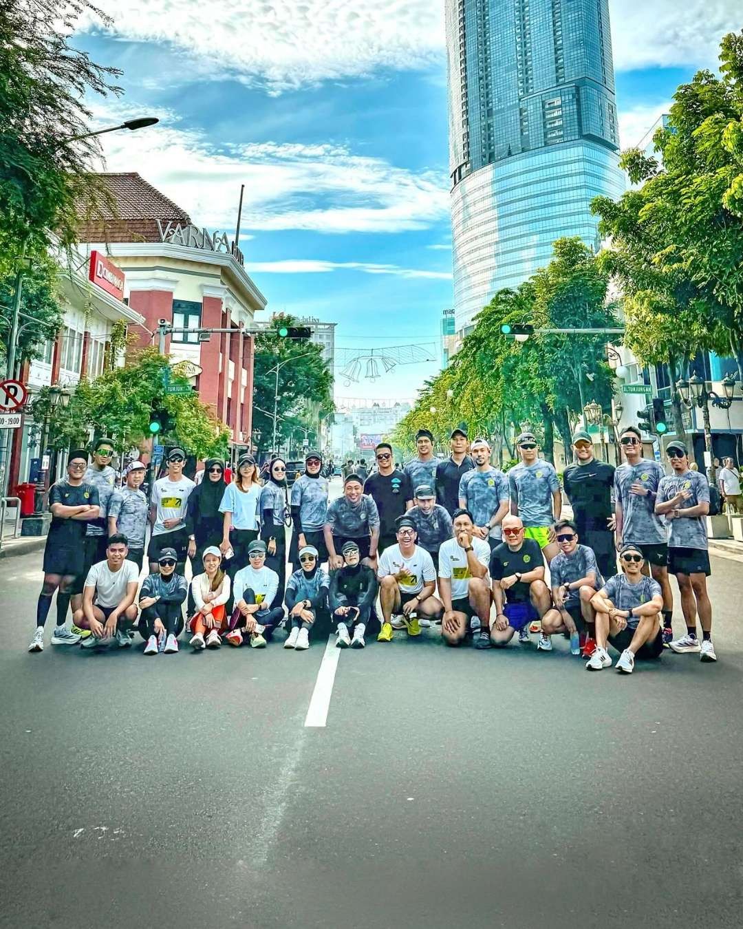 Coffee Run Society sudah mengeluarkan dua desain jersey run yang kalcer yakni Slow Sunday Run dan Run This City. (Foto: Istimewa)