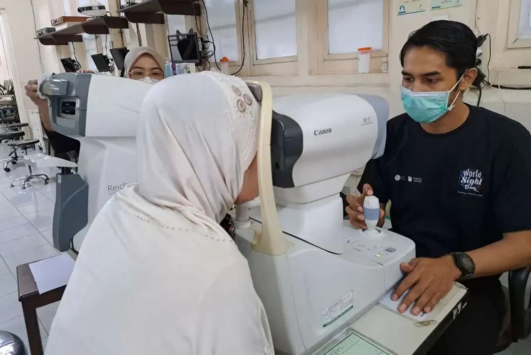 Ilustrasi pemeriksaan di RSMU yang tetap berjalan dan tidak terganggu karena insiden kebakaran. (Foto: Pita Sari/Ngopibareng.id)