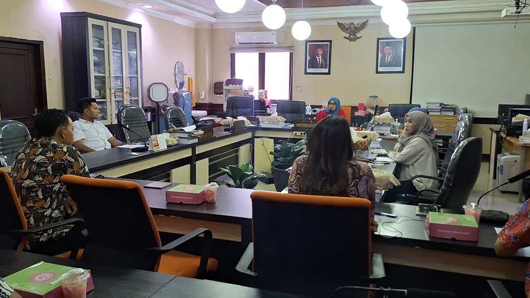 Rapat dengar pendapat Komisi B DPRD dengan Pemkot Surabaya membahas mengenai perencanaan pembangunan eks RPH Babi di kawasan wisata religi Sunan Ampel, Pegirian, Surabaya, Kamis 29 Februari 2024. (Foto: Julianus Palermo/Ngopibareng.id)