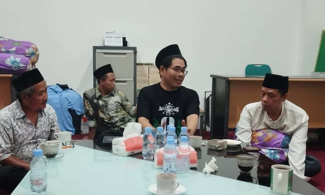 Ketua RMI PWNU Jawa Timur, K.H. M. Iffatul Lathoif, dan jajarannya. (Foto: adi/ngopibareng.id)