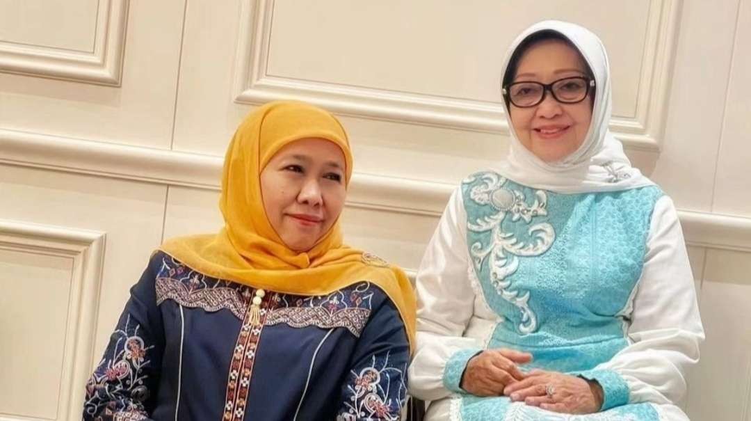 Ketua Umum PP Muslimat NU, Hj Khofifah Indar Parawansa dan Pengasuh PP Bahrul Ulum Tambakberas Jombang, Ny Hj Mundjidah Wahab. (Foto:dok/ngopibareng.id)