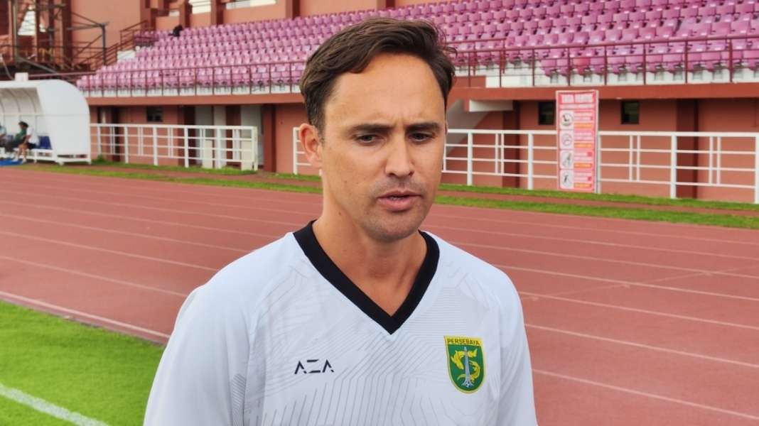 Pelatih Persebaya, Paul Munster. (Foto: Fariz Yarbo/Ngoibareng.id)