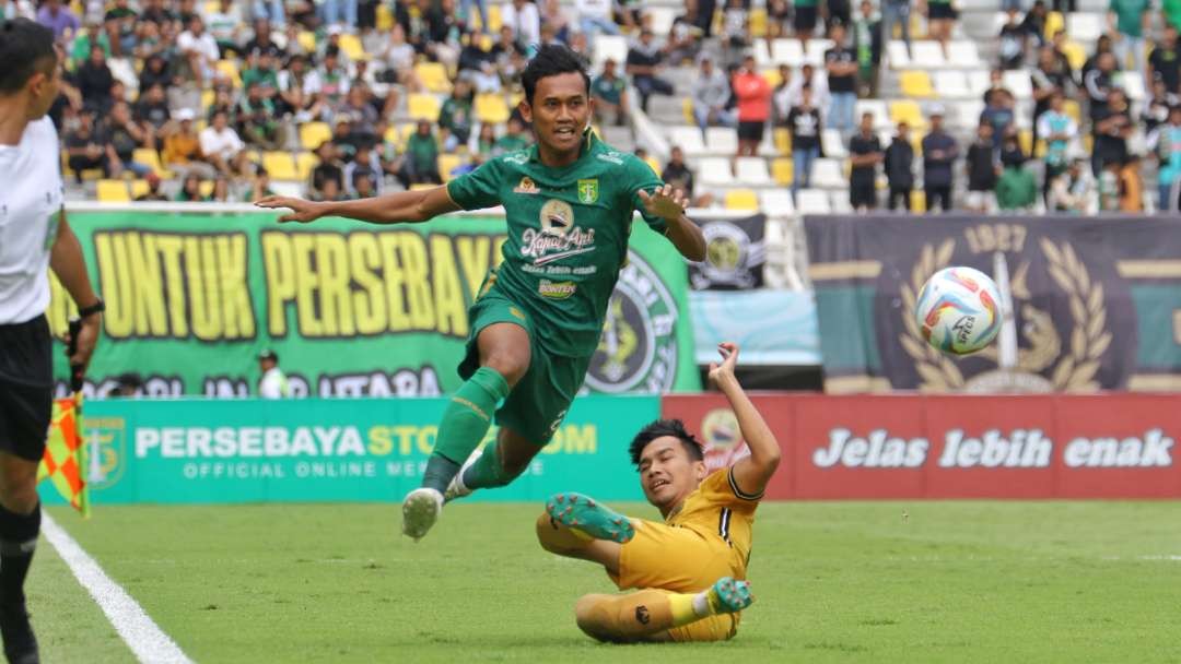 Pemain Persebaya, Catur Pamungkas tidak akan memperkuat tim melawan PSS. (Foto: Fariz Yarbo/Ngopibareng.id)