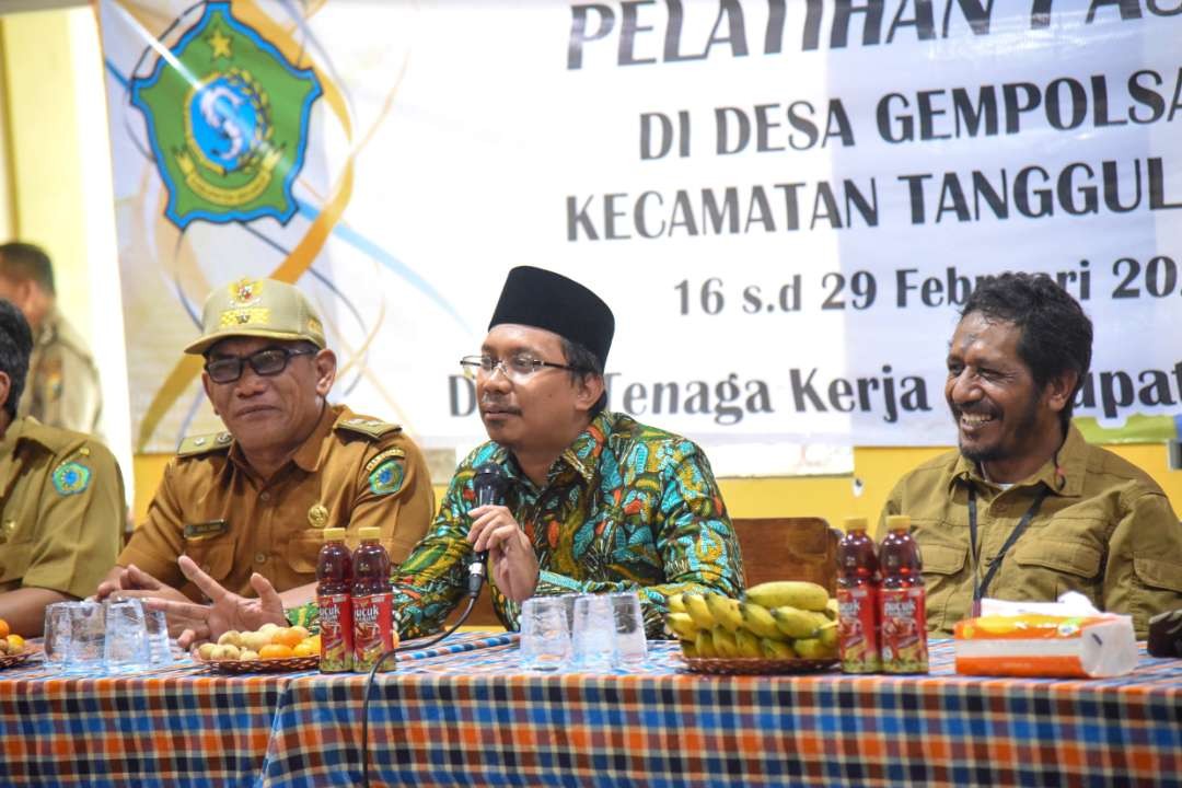 Bupati Sidoarjo Ahmad Muhdlor Ali saat rapat (Foto : Aini/Ngopibareng.id)