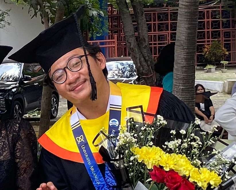 Philipus Mikhael Miko Priyo Nugroho wisudawan terbaik Universitas Airlangga (Unair) asal Kabupaten Blora. (Foto: Ist)