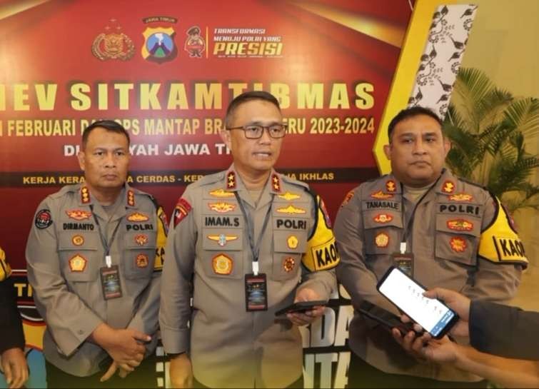 Kapolda Jatim Irjen Pol Imam Sugianto saat memberikan keterangan soal ledakan di Mako Brimob di Kecamatan Krembangan, Surabaya, Senin 4 Maret 2024. (Foto: Istimewa)