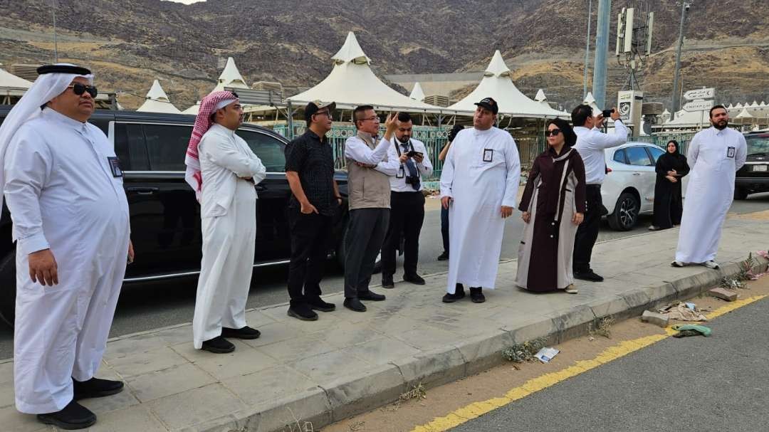 Direktur Pengelolaan Dana Haji dan Sistem Informasi Haji dan Umrah Ramadan Harisman meninjau persiapan haji di tenda Mina. (FotoL Dok Dirjen PHU)