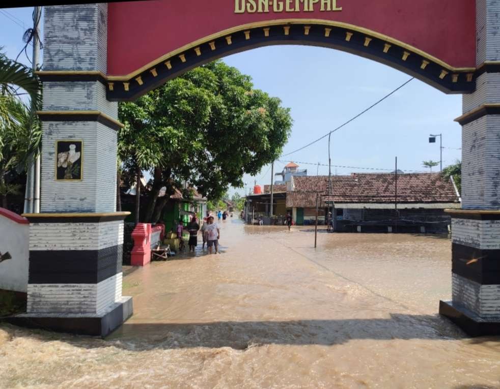 Banjir di Dusun Gempal Desa Wunut, Kecamatan Mojoanyar, Mojokerto. (Foto: Deni Lukmantara/Ngopibareng.id)