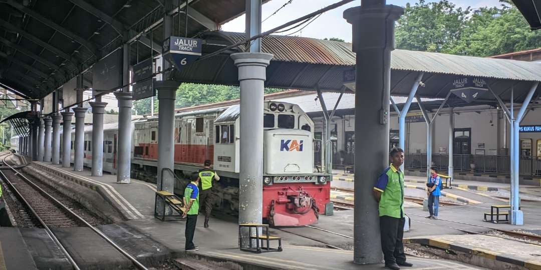 Ilustrasi keberangkatan KA yang akan ditambah selama libur Nyepi. (Foto: Pita Sari/Ngopibareng.id)