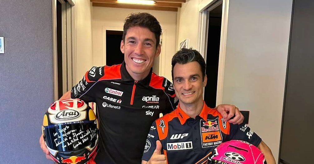 Dani Pedrosa (kanan) bersama test rider KTM lainnya, Pol Espargaro