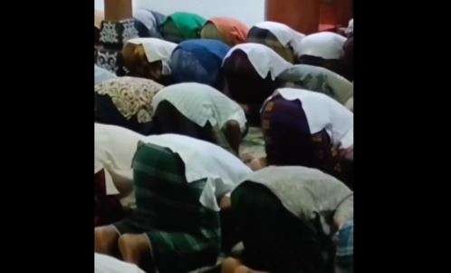 Jemaah Islam Masjid Aolia Gunungkidul ibadah salat tarawih, Rabu 6 Maret 2024. (Foto: X)