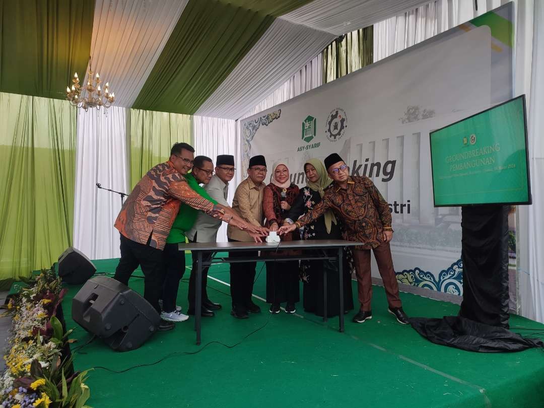 Pembangunan SMK Asy-Syarif Mitra Industri ini ditandai dengan kegiatan Ground Breaking. (Foto: Deni Lukmantara/Ngopibareng)