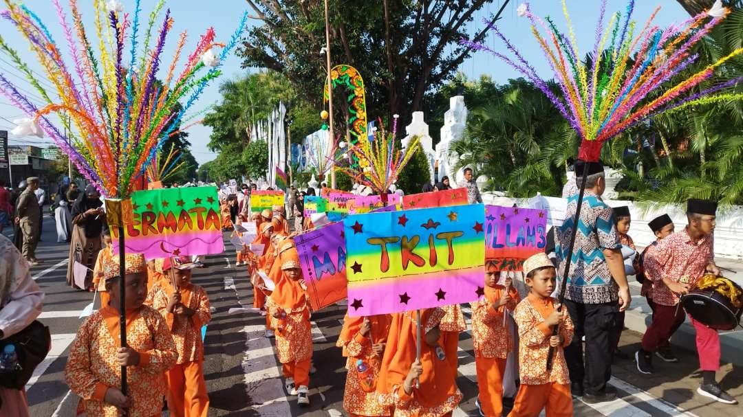 Ribuan pelajar mengikuti pawai Tarhib dalam rangka menyambut Ramadan. (Foto: Muh Hujaini/Ngopibareng.id)