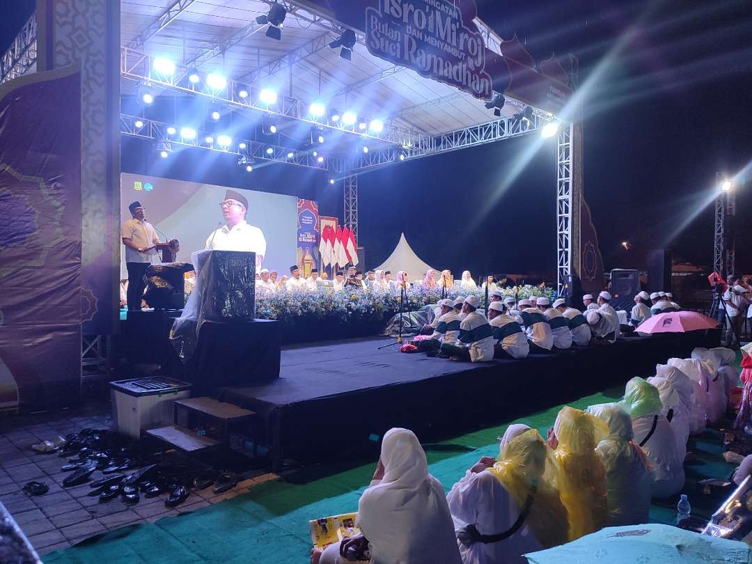 Peringatan Isra Miraj dan menyambut bulan Ramadan, di halaman Parkir Timur GOR dan Seni Mojopahit, Jalan Gajah Mada 149, Kota Mojokerto, Jawa Timur. (Foto: Deni Lukmantara/Ngopibareng.id)