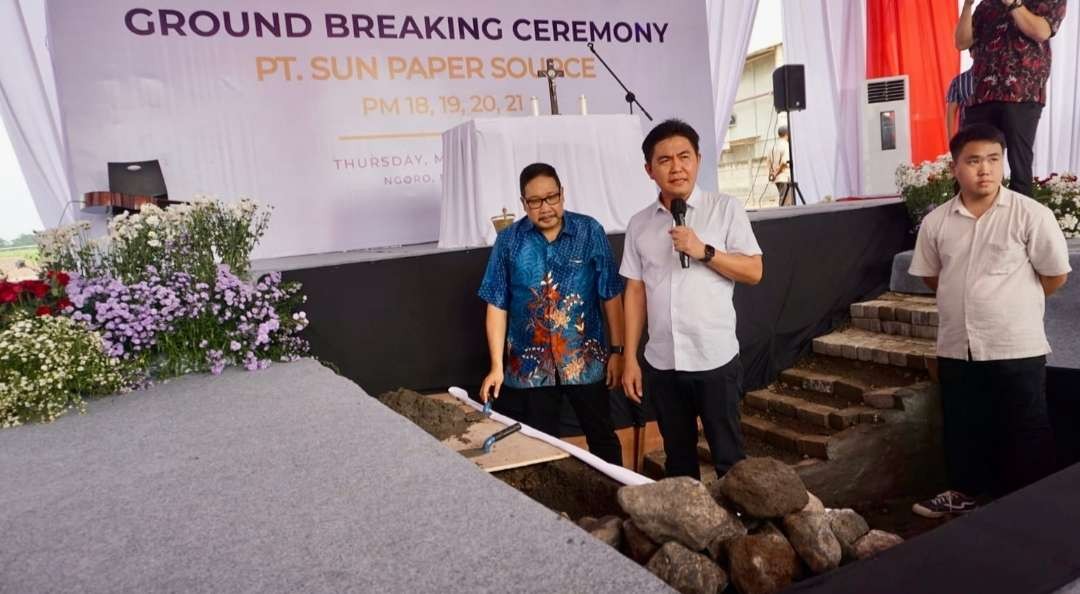 Pabrik tisu terbesar di Asia Tenggara perluas pabriknya.(Foto Deni Lukmantara/Ngopibareng)