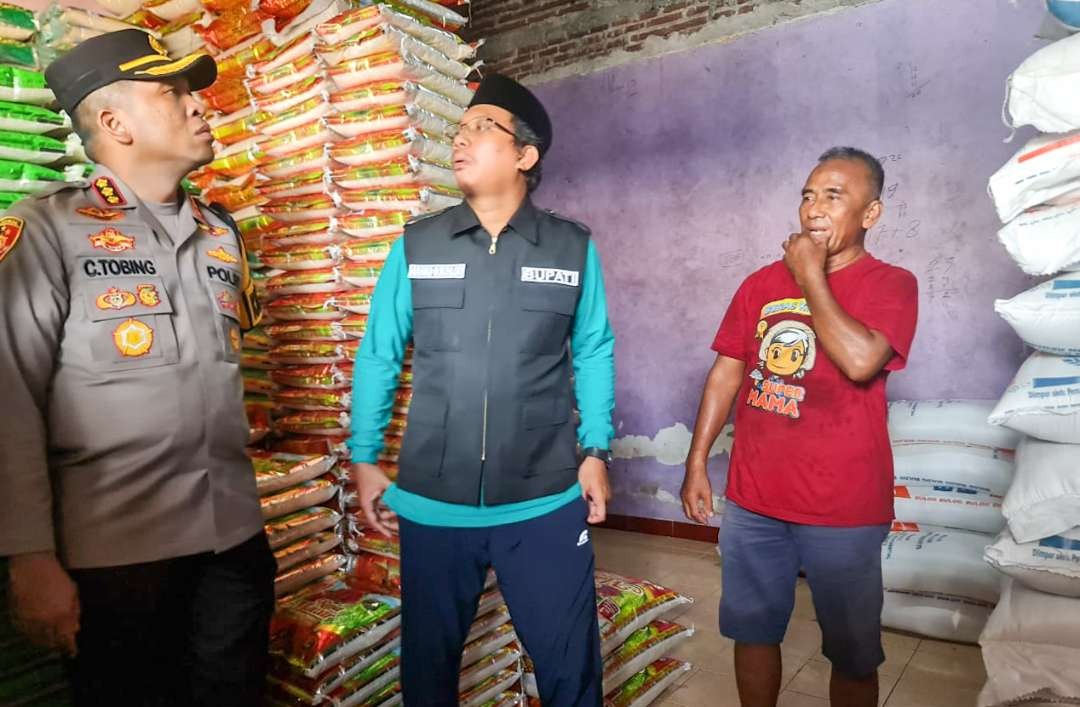 Forkopimda Sidoarjo saat pantau harga beras di Pasar Larangan Sidoarjo (foto :Aini/Ngopibareng.id)