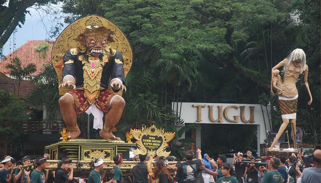 Pawai ogoh-goh digelar PHDI Kota Malang di Alun-alun Tugu Malang, Minggu, 10 Maret 2024. Kegiatan ini dalam rangka menyambut Hari Raya Nyepi Saka 1946. (Foto: Moh Badar Risqullah/Ngopibareng.id)