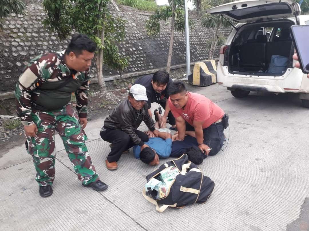 Prajurit TNI Angkatan Laut (TNI AL) dalam hal ini Personel Pengamanan Obyek Vital (Pam Obvit) BKO Pangkalan TNI Angkatan Laut (Lanal) Lampung. (Foto: dok. tni. lanal)