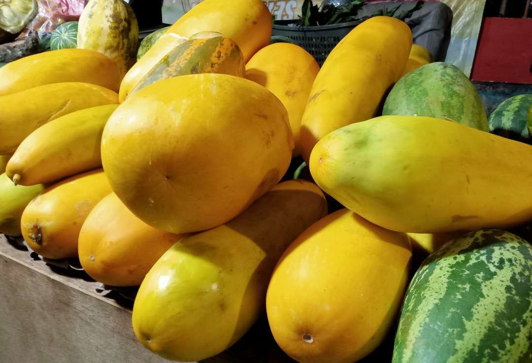 Timun buah bergizi tinggi menu favorit untuk berbuka puasa ( foto: Asmanu Sudarso/ngopibareng.id)