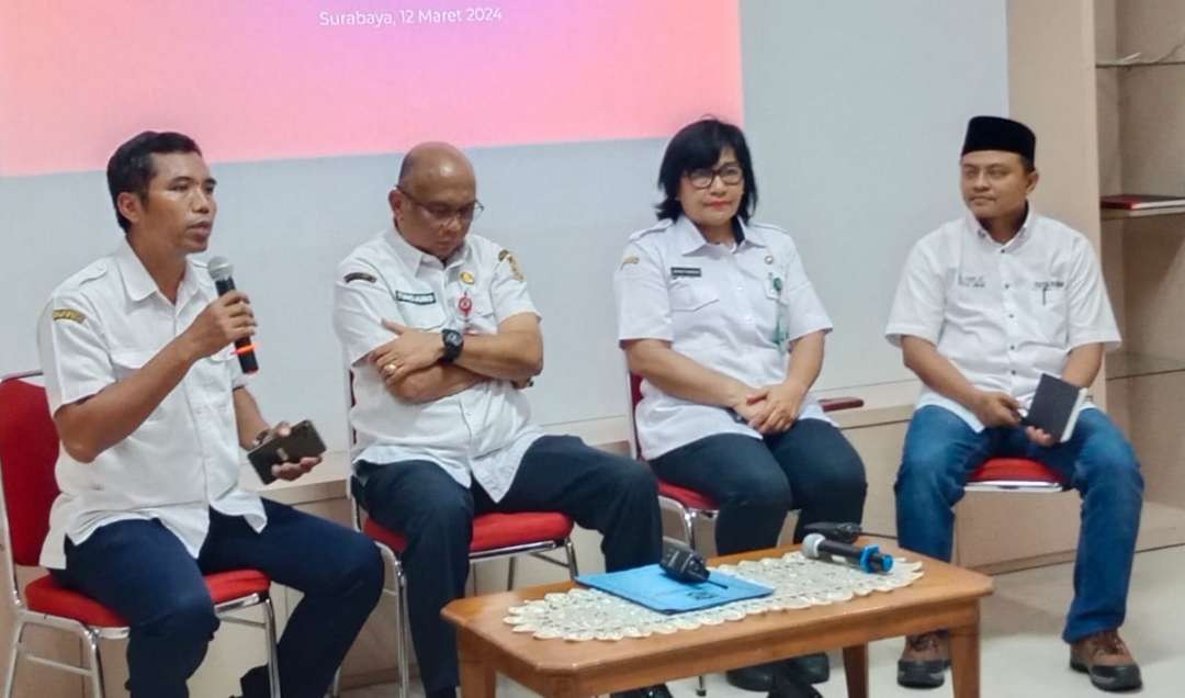 Dishub Kota Surabaya saat mengelar pers conference mengenai laporan jukir yang menarik tarif diatas ketentuan. (Foto: Pita Sari/Ngopibareng.id)