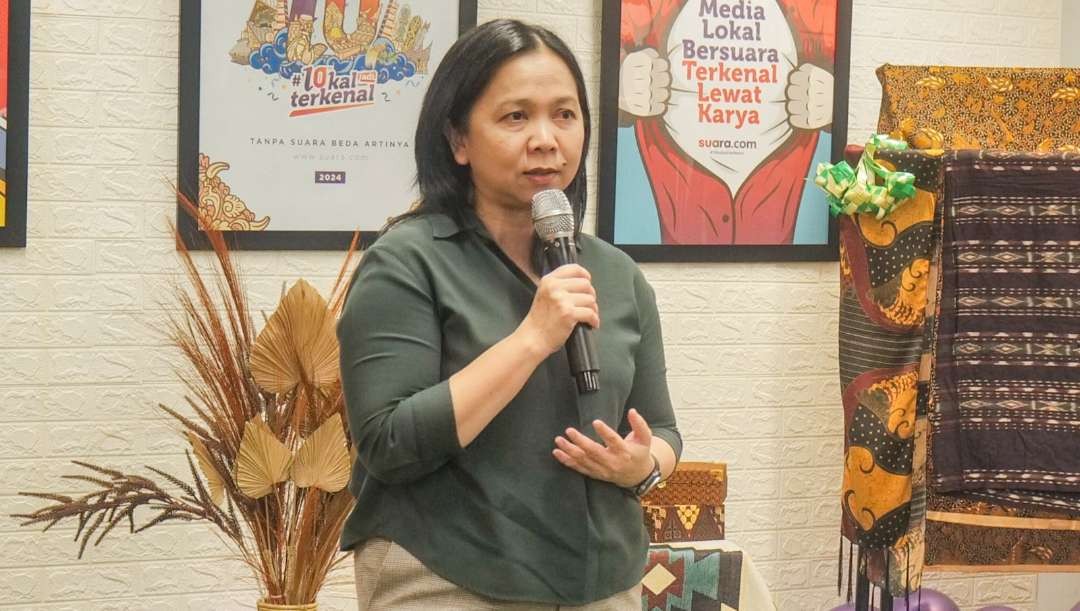 Program Manager IMS Indonesia, Eva Danayanti saat memberikan sambutan pada peluncuran Local Media Community (LMC), sebuah wadah bagi berbagai program dan kegiatan yang ditujukan untuk kemajuan media lokal dan berskala kecil di seluruh Indonesia. (Foto: Suara.com)