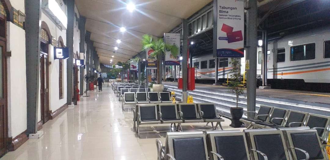 Banjir surut di Stasiun Semarang Tawang. Tetapi, perjalanan kereta api terganggu di jalur utara. (Foto: X KAI)