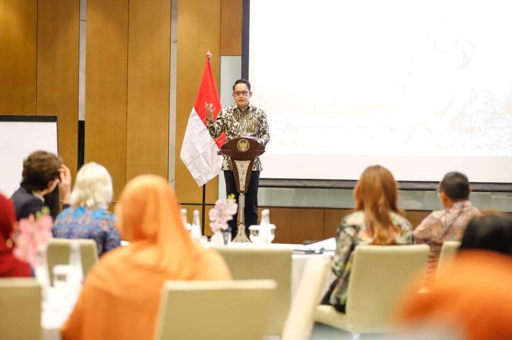 Pj Gubernur Jatim, Adhy Karyono saat membuka Lokakarya Perlingkupan Awal Green Cities and Infrastructure Program di Surabaya, Jumat 15 Maret 2024. (Foto: Fariz Yarbo/Ngopibareng.id)