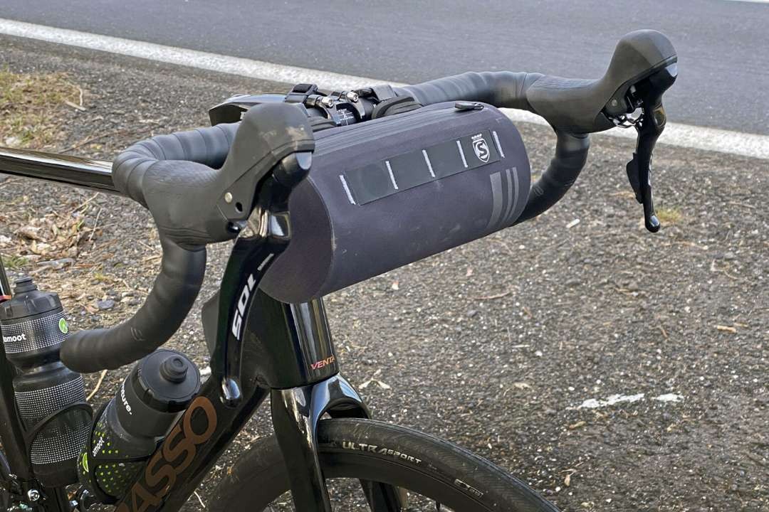 Silca Grinta Handlebar Bag yang simple keren dan waterproof. (Foto: Istimewa)