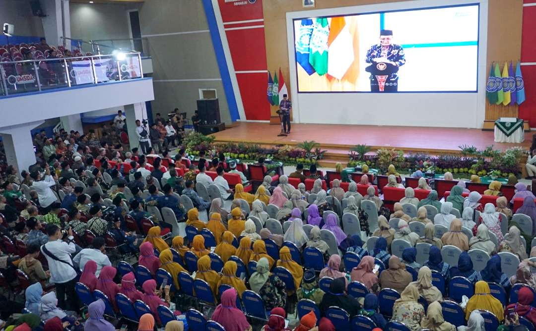 Pj Gubernur Adhy Karyono saat menyampaikan sambutan Tausiah Ramadan di Sidoarjo (Foto: Aini/Ngopibareng.id)