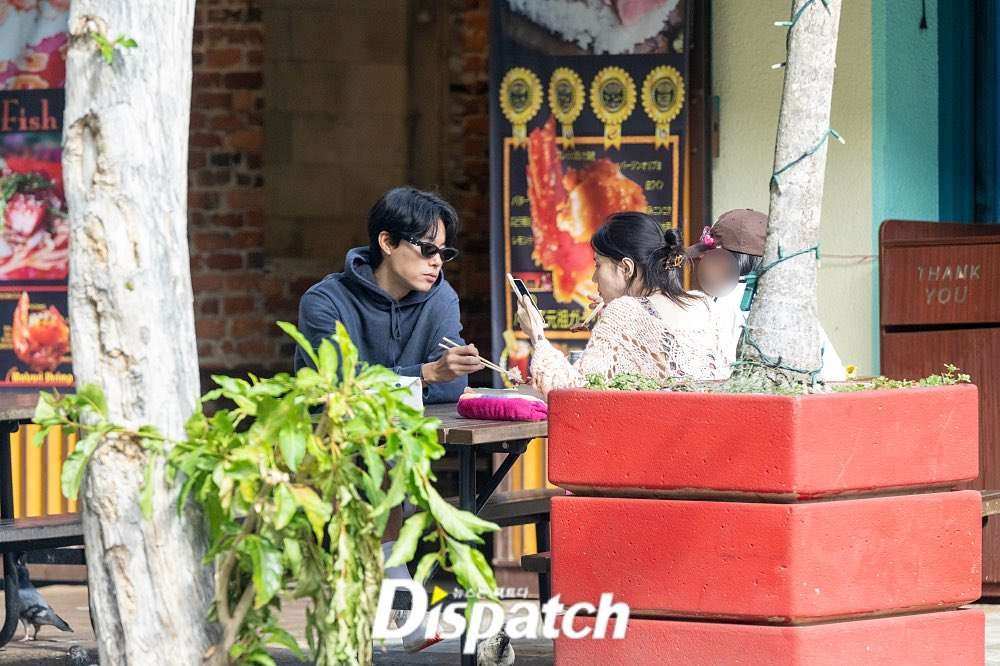 Han So-hee dan Ryu Jun-yeol saat kencan di Hawaii. (Foto: Dispatch)