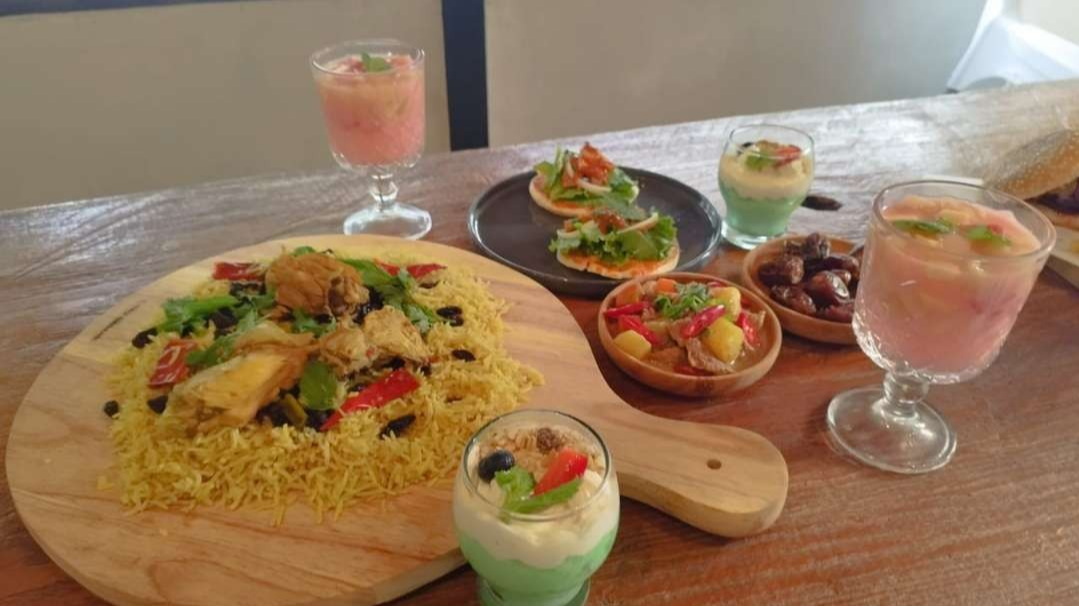 Menu promo Ramadan di Sarasa Eatery yang berada di Layana Farstay Banyuwangu (foto: Muh Hujaini/Ngopibareng.id)