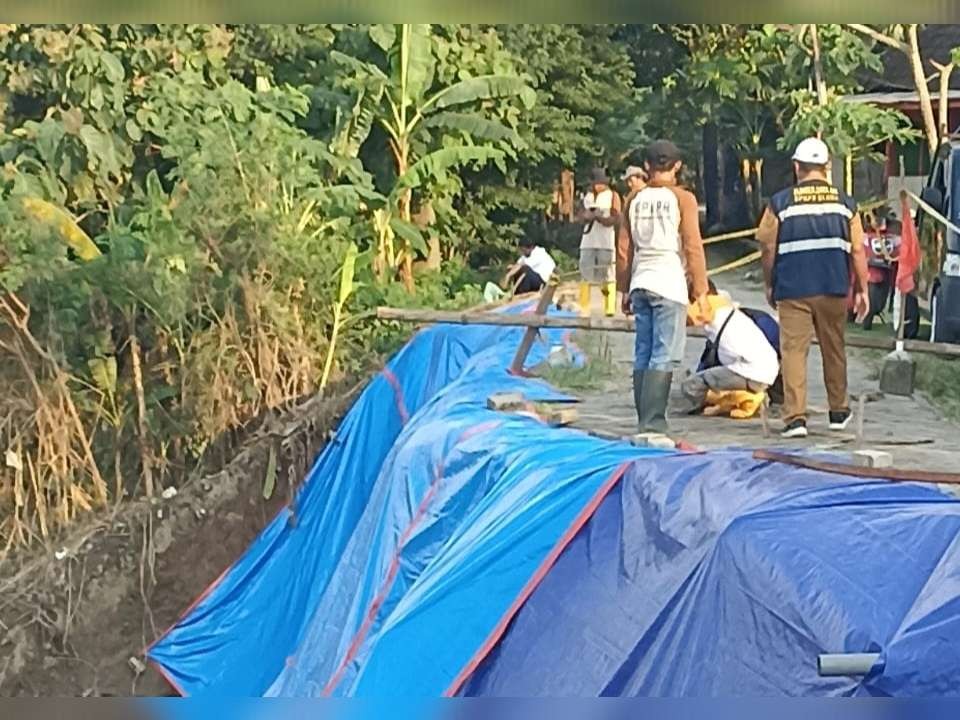 Penanganan longsor di desa Panolan Kecamatan Kedungtuban.