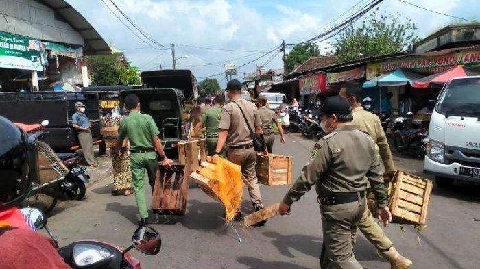 Seorang petugas Pol PP Kota Surabaya dilaporkan atas dugaan kekerasan seksual yang dilakukan kepada pedagang perempuan di Pasar Kutisari Selatan V. (Foto: LBH Surabaya)