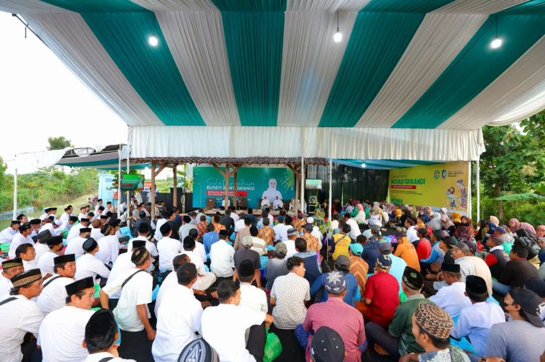 Bupati Banyuwangi Ipuk Fiestiandani melakukan safari Ramadan bersama ratusan petani (foto: Humas Pemkab Banyuwangi)