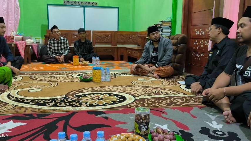 Pendekar PSHT Kota Kediri menggelar safari Ramadhan di Pondok Pesantren P3TQ Al HIDAYAH MIQ AL FATIH, Jalan KH Agus Salim Mojoroto Kota Kediri. (Foto: Fendi Lesmana/Ngopibareng.id)