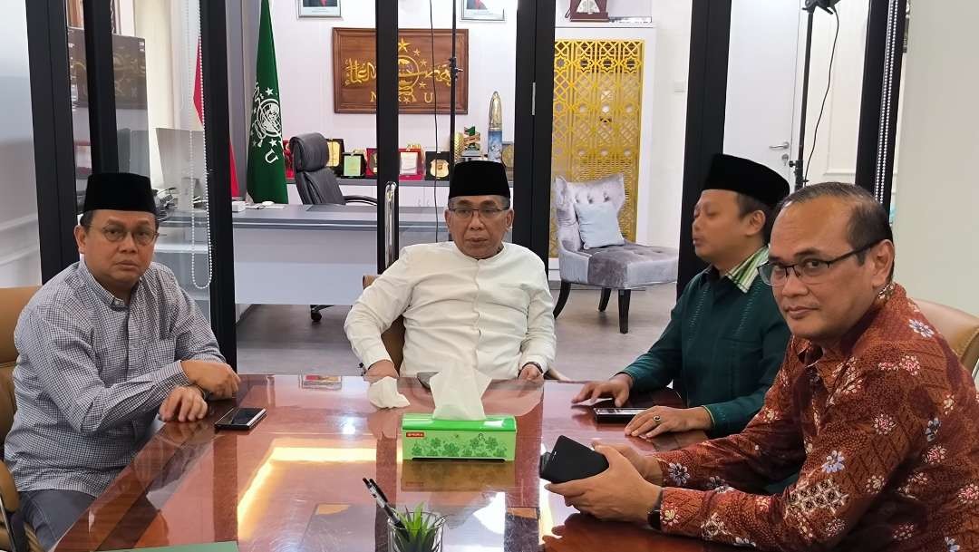 Ketua Umum Forum Jurnalis Zakat dan Wakaf Indonesia (Forjukafi), Wahyu Muryadi bertemu dan silaturrahim dengan Ketua Umum Pengurus Besar Nahdlatul Ulama (PBNU), KH Yahya Cholil Staquf di Jakarta. (Foto:Forjukafi)