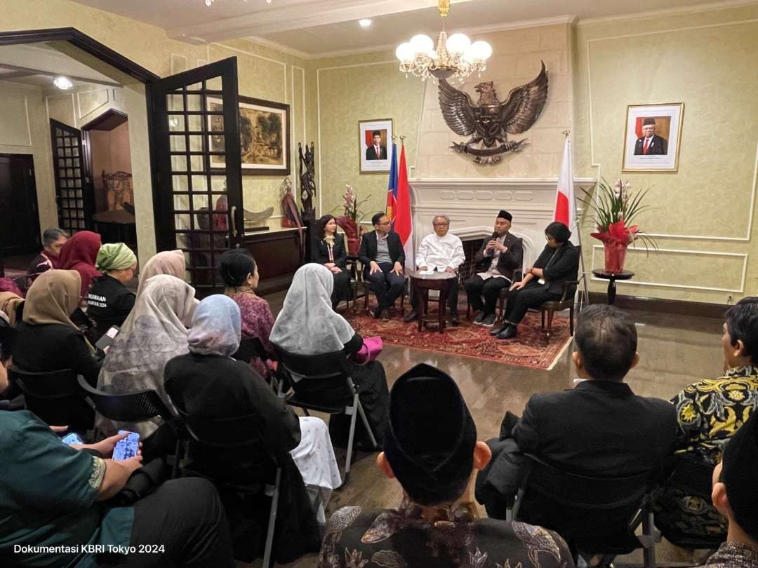 Dubes RI untuk Jepang Heri Akhmadi berbuka puasa bersama perwakilan 12 organisasi kemasyarakatan Islam Indonesia di Jepang. (Foto: Dok KBRI Tokyo)