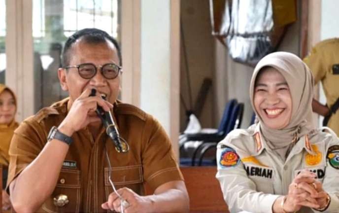 Pj Bupati Bondowoso, Bambang Soekwanto menyampaikan anggaran siltap kades dan perangkat molor tiga bulan ditransfer ke desa, Selasa 26 Maret 2024. (Foto: Guido Saphan/Ngopibareng.id)