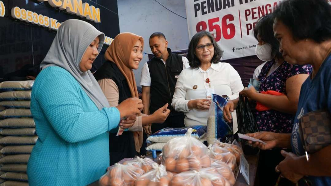 Tinjau OPM Kelurahan Pocanan, Pj Wali Kota Kediri Zanariah Pantau Pengendalian Harga (Istimewa)