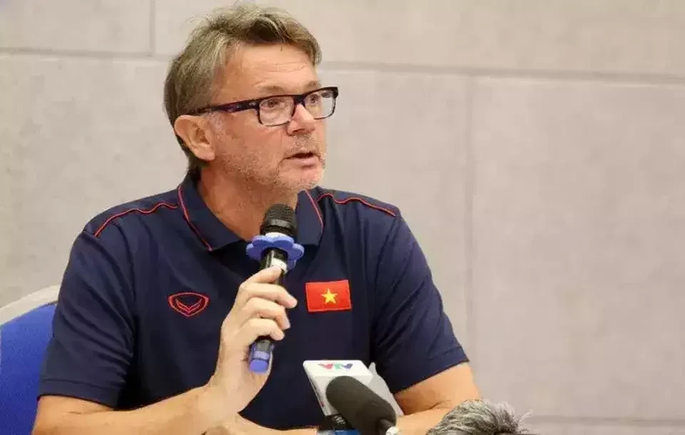 Federasi Sepak Bola Vietnam (VFF) secara resmi memecat Philippe Troussier dari kursi pelatih usai dibantai timnas Indonesia dengan skor 0-3. (Foto: AFP)