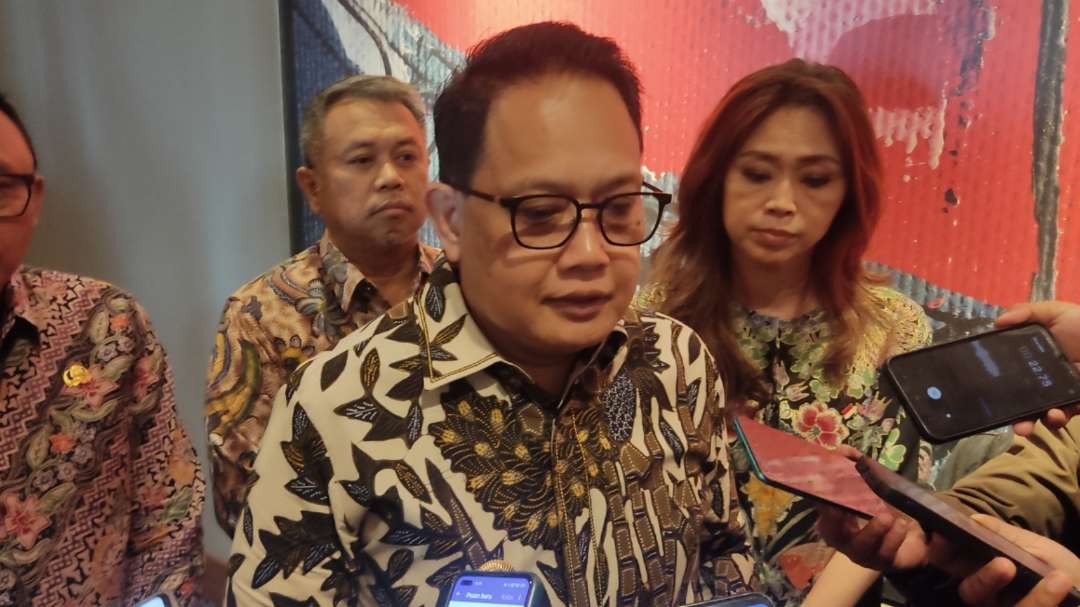 Pj Gubernur Jatim, Adhy Karyono pastikan THR cair awal April 2024. (Foto: Fariz Yarbo/Ngopibareng.id)