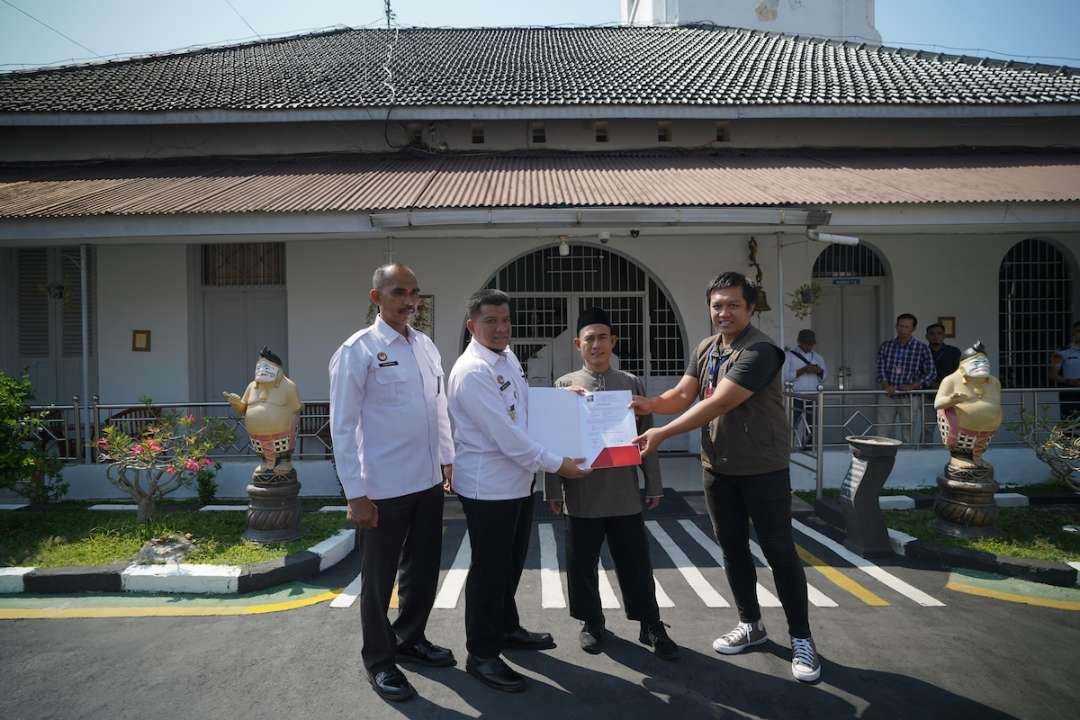 Warga binaan berinisial HM, bebas murni dari Lapas Kelas I Madiun, pada Rabu 27 Maret 2024. (Foto: Istimewa)