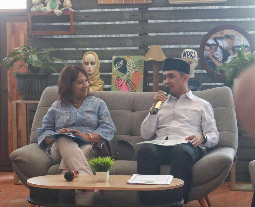 Ms. Shema Sen Gupta, selaku Direktur Seksi Perlindungan Anak UNICEF Pusat saat menyimak paparan dari Wakil Walikota Pasuruan. Unicef datang ke Kota Pasuruan ingin tahu bagaimana sistem perlindungan anak dijalankan. (Foto: Pemkot Pasuruan)