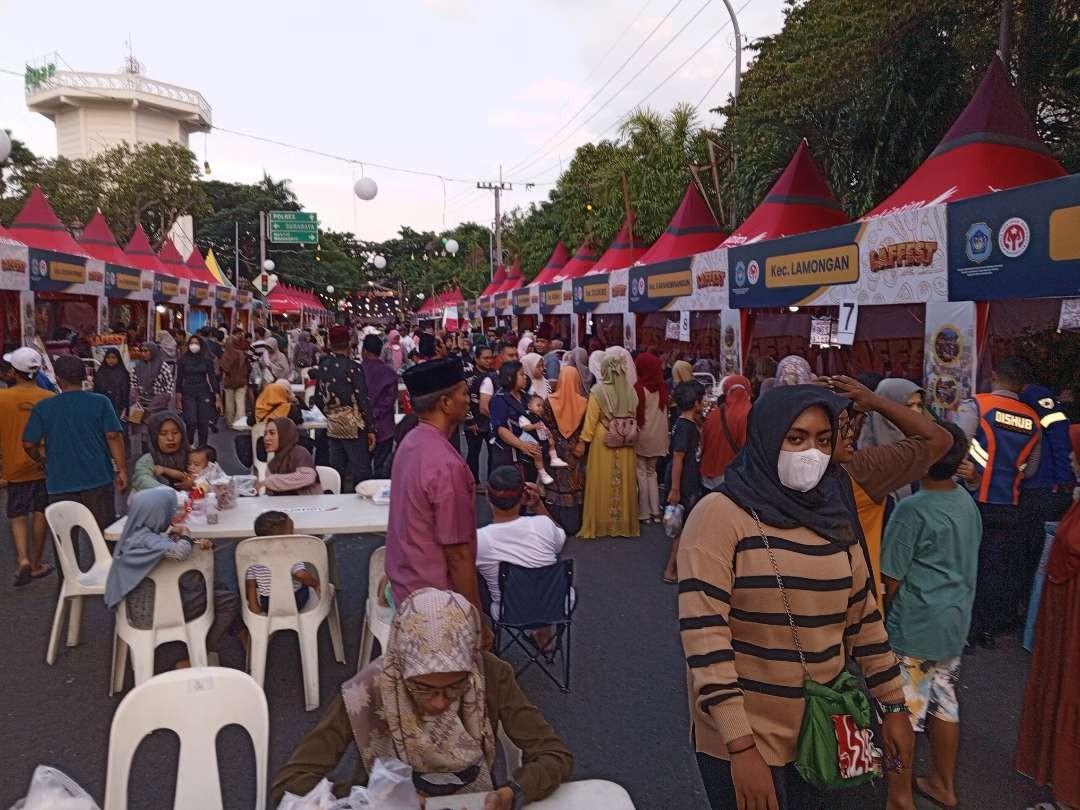 Suasana Laffest dan Ramadan Fashion Parade Lamongan 2024. (Foto: Imron Rosidi/ngopibareng.id)