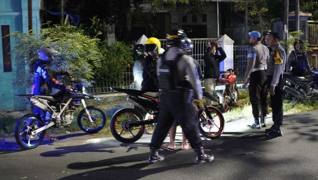 Tim gabungan Polres Bojonegoro mengamankan 34 aksi balap liar di sejumlat tempat di Bojonegoro, pada Sabtu dini hari 30 Maret 2024. (Foto: humas polres)