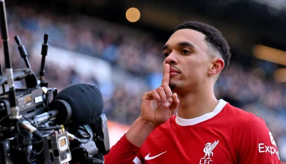 Trent Alexander-Arnold sengaja tunda tandatangani kontrak baru dengan Liverpool karena ingin fokus pada sisa musim ini