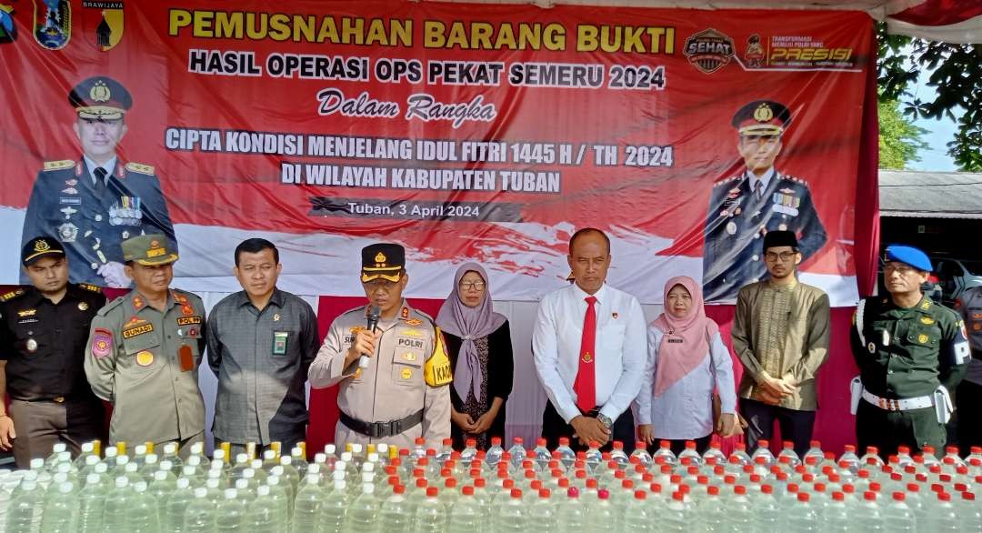 Konferensi pers pemusnahan barang bukti hasil operasi pekat Semeru 2024. (Foto: Khoirul Huda/Ngopibareng.id)